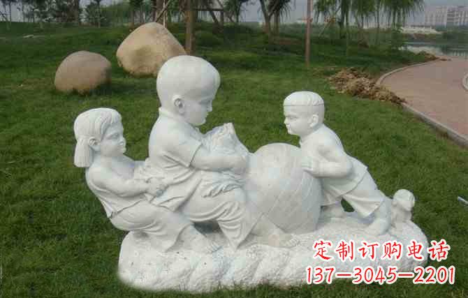 益阳拔萝卜的儿童石雕