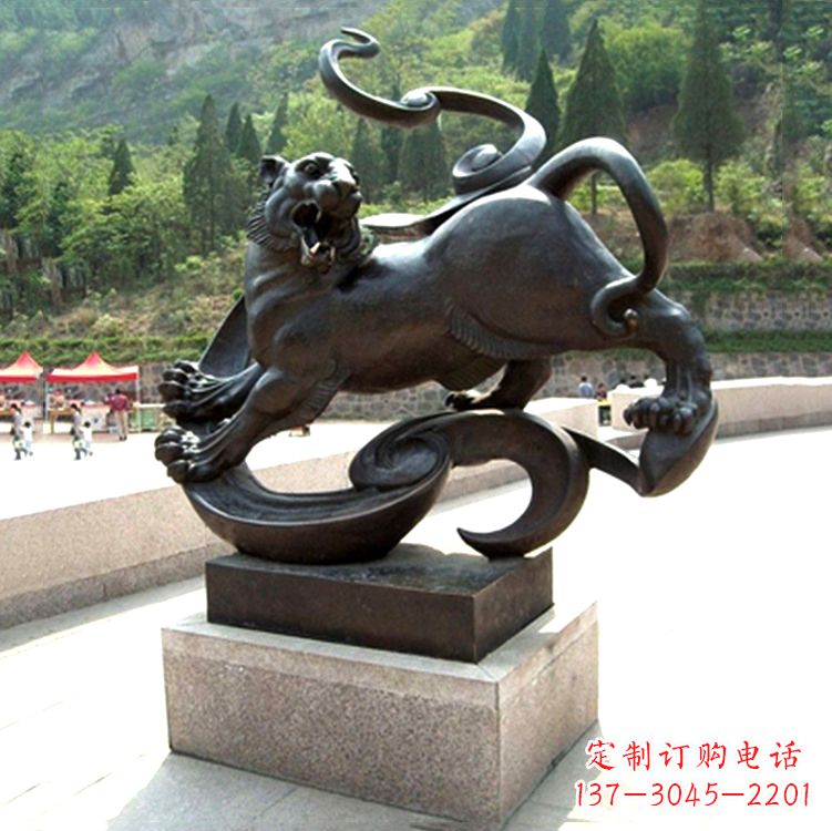益阳纯铜雕刻的熊猫动物雕塑