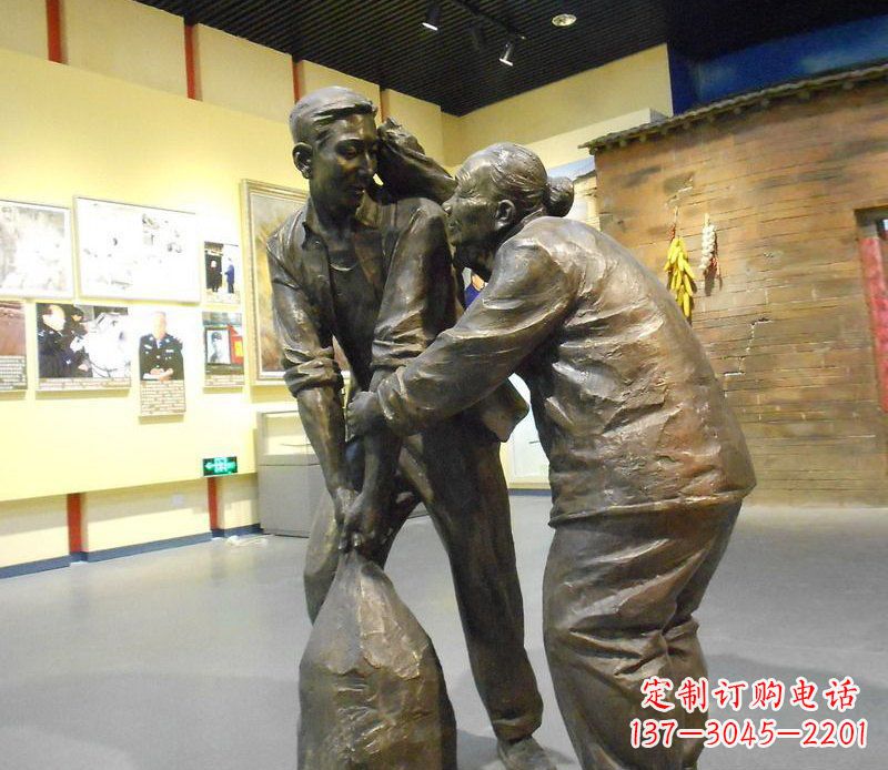 益阳帮老人干活铜雕