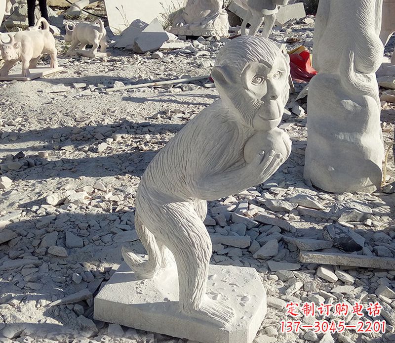 益阳抱桃子的猴子石雕系列传承古老文化,让爱活跃起来