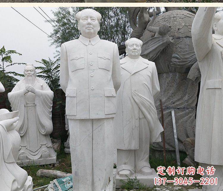 益阳新一代中国政治精神的象征——“背手的毛主席”石雕