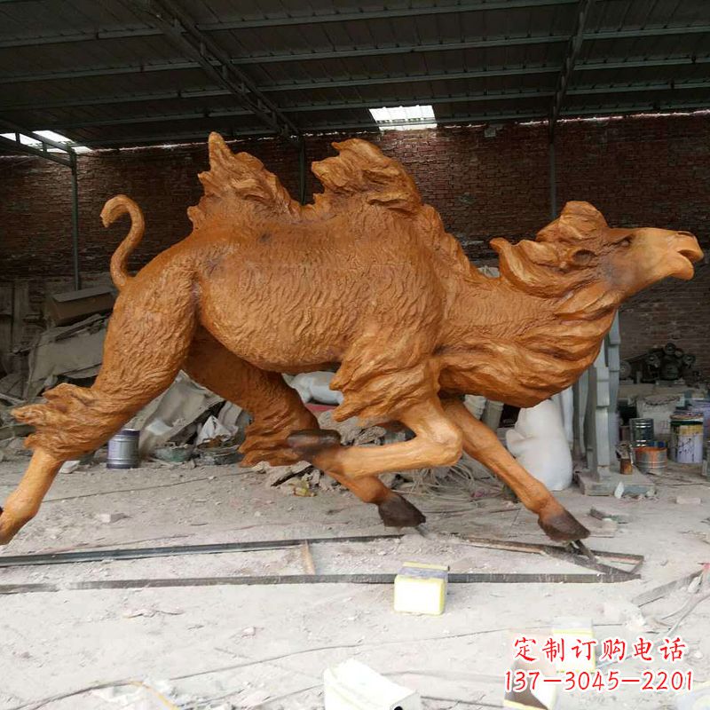 益阳奔跑的骆驼仿真雕塑