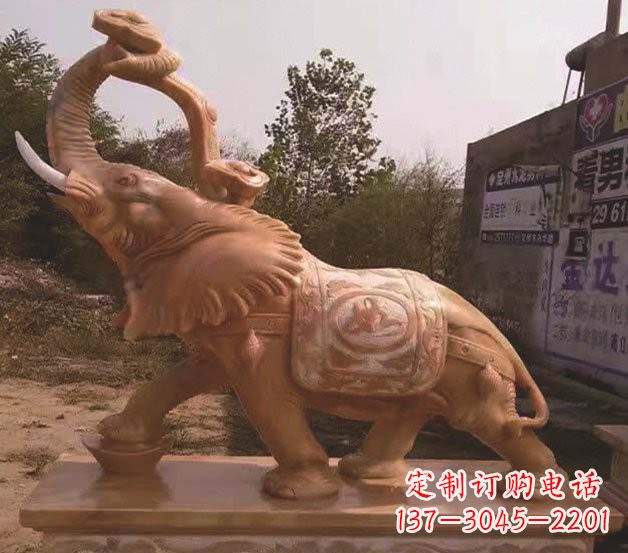 益阳鼻卷如意的大象石雕