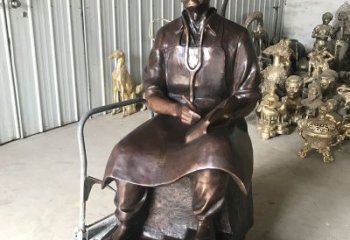 益阳白求恩坐姿纯铜雕塑赞颂英雄的象征