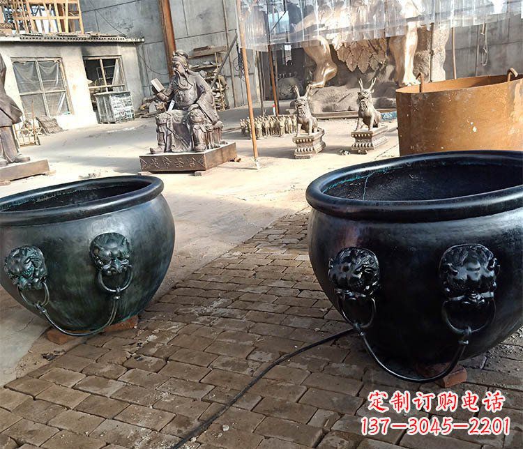 益阳铜雕制的水缸摆件