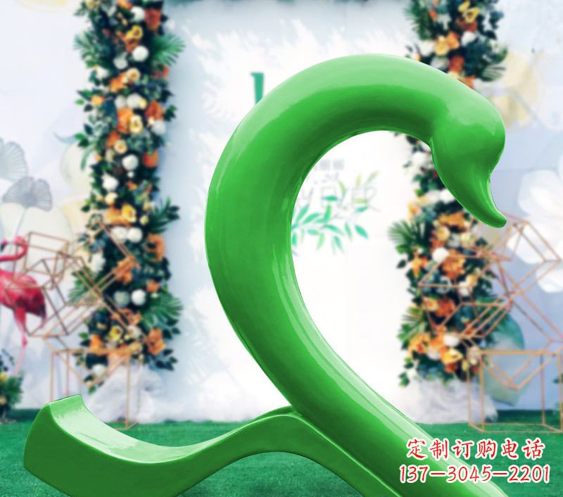 益阳新颖抢眼的玻璃钢爱心天鹅雕塑