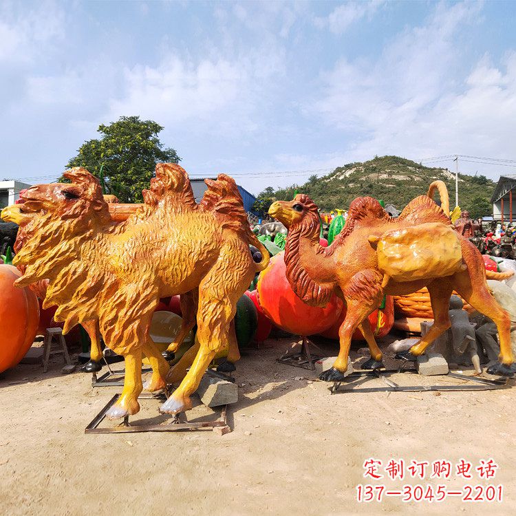 益阳玻璃钢彩绘仿真骆驼雕塑