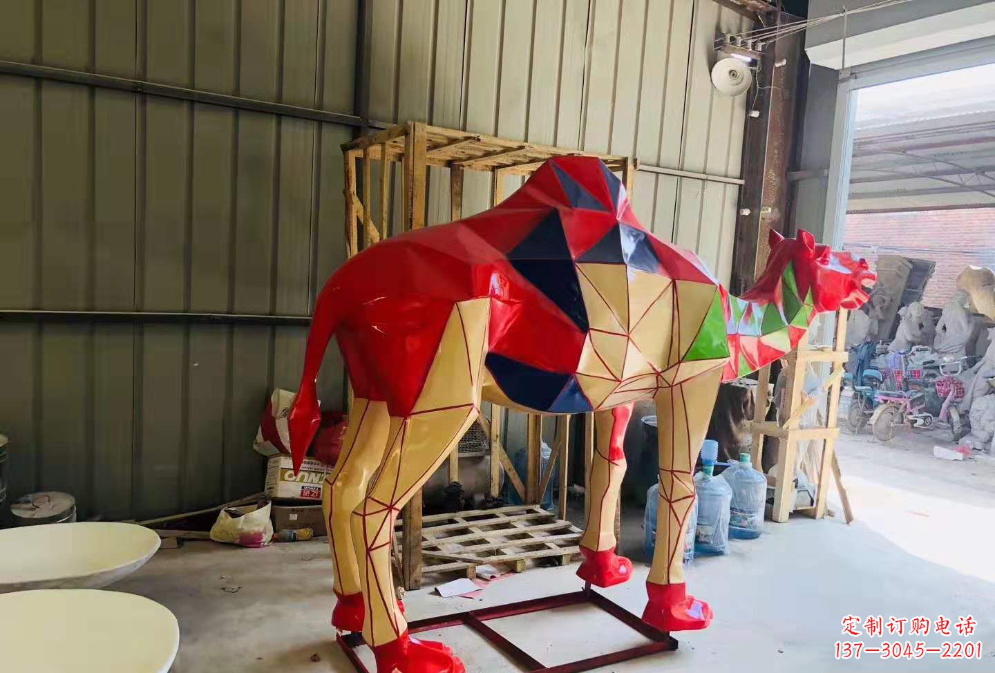 益阳玻璃钢骆驼雕塑
