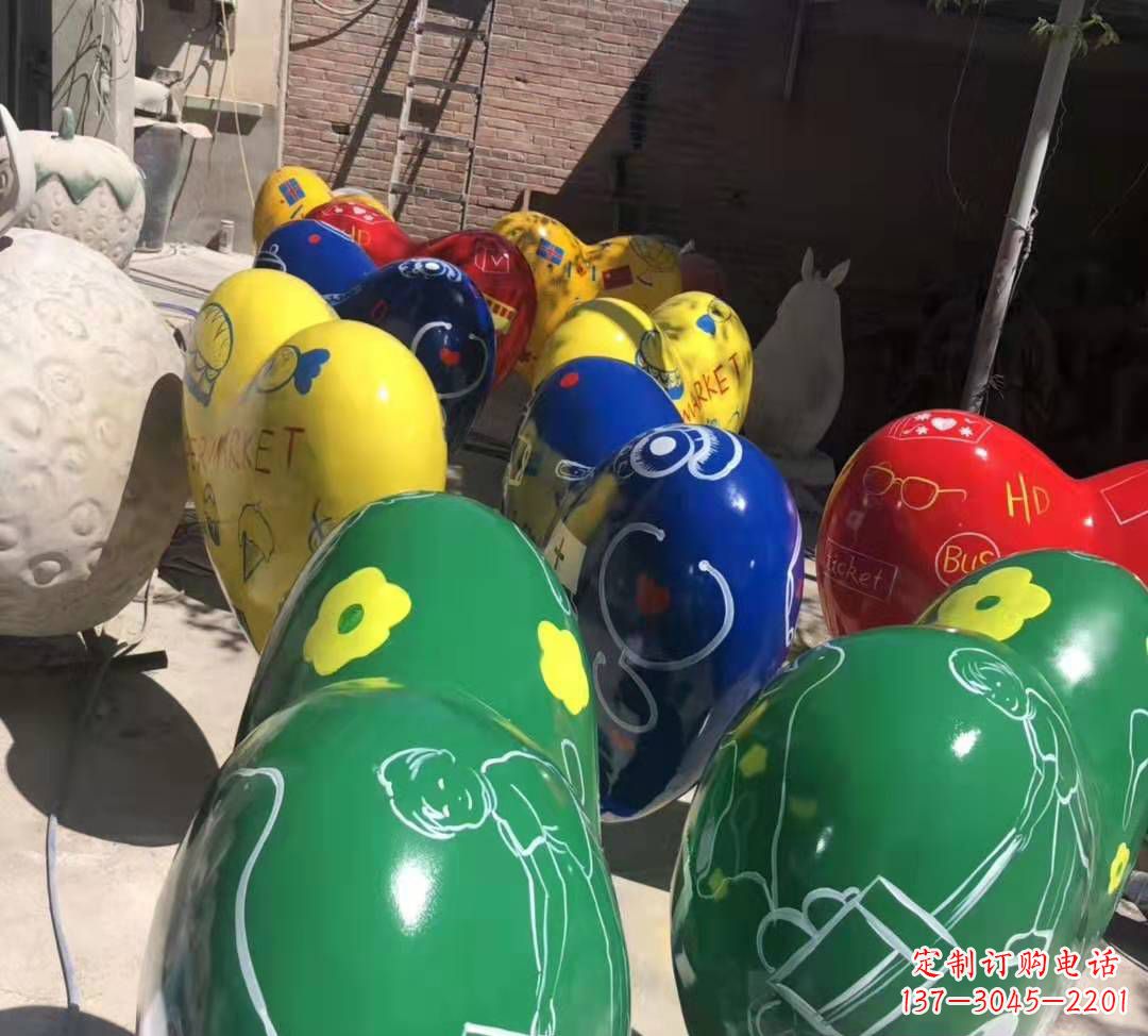 益阳玻璃钢彩绘气球雕塑商场陈美摆件
