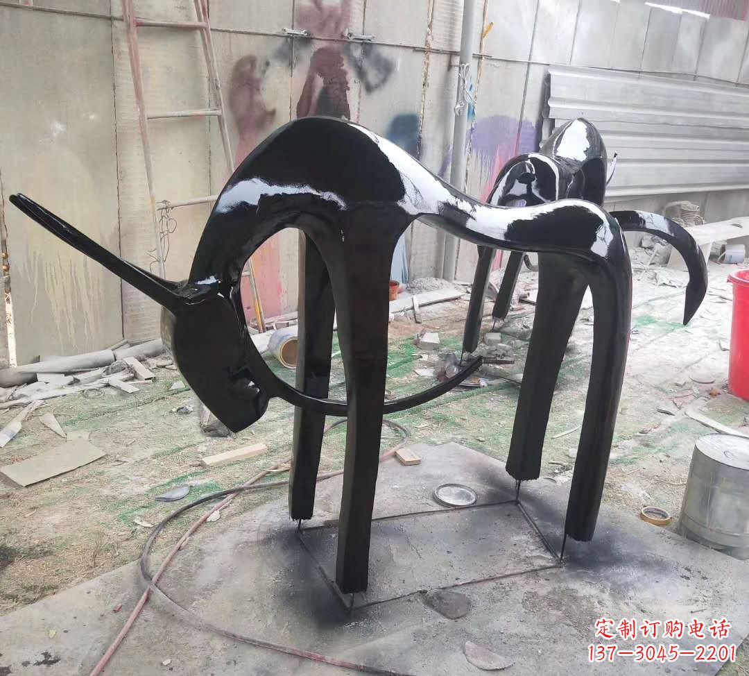 益阳玻璃钢制作的鹿雕塑——装点你的庭院