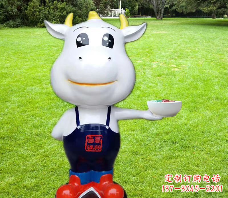 益阳玻璃钢厨师小牛卡通雕塑