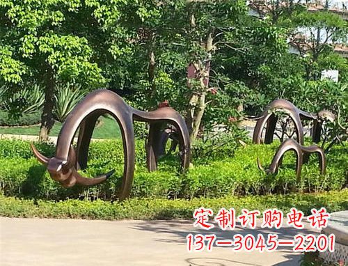 益阳玻璃钢动物雕塑公园草坪的美丽装饰