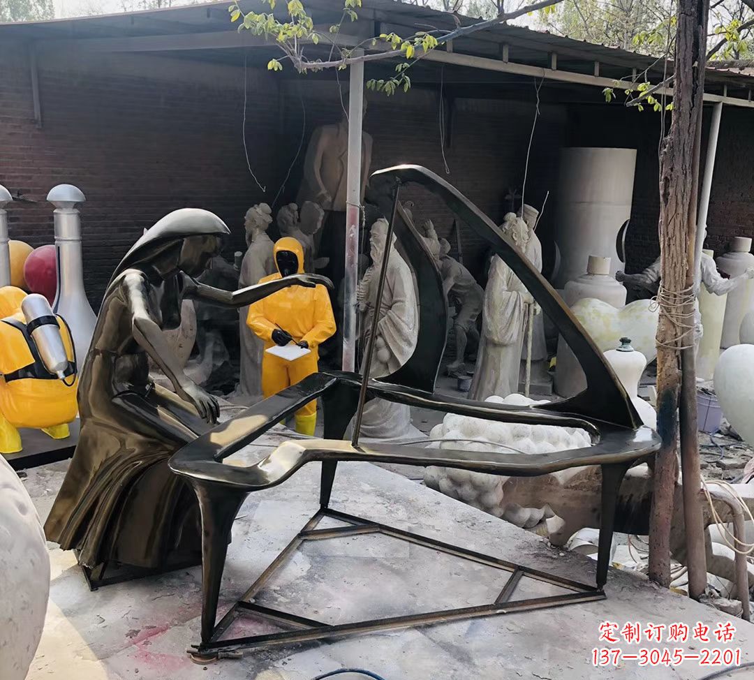 益阳玻璃钢仿铜钢琴雕塑