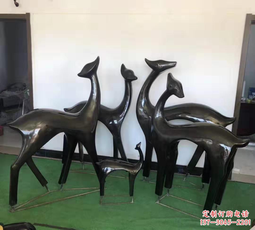 益阳玻璃钢仿铜鹿雕塑完美点缀庭院景观