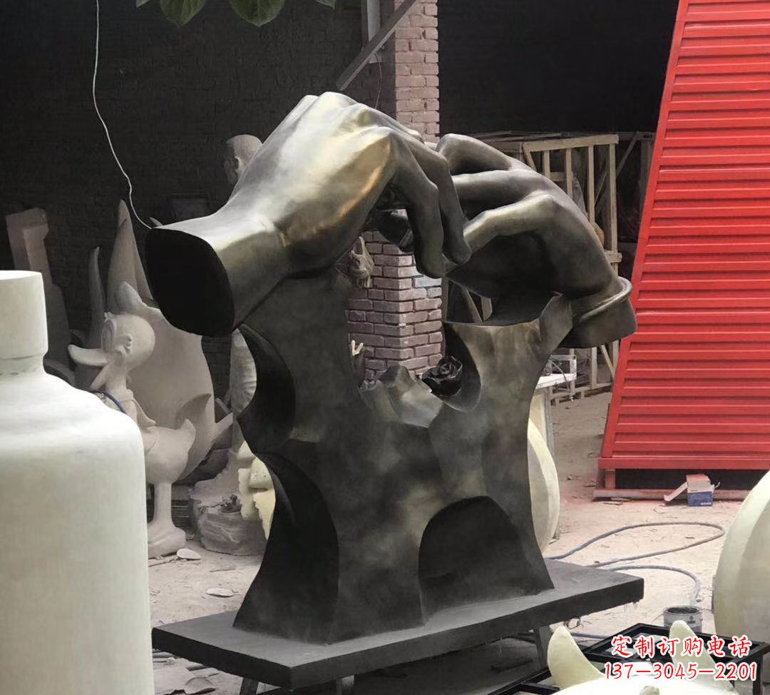 益阳玻璃钢仿铜戒指雕塑浪漫情感的象征
