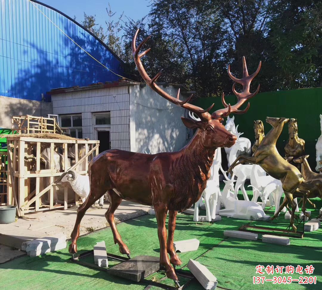 益阳玻璃钢仿铜公园动物麋鹿雕塑