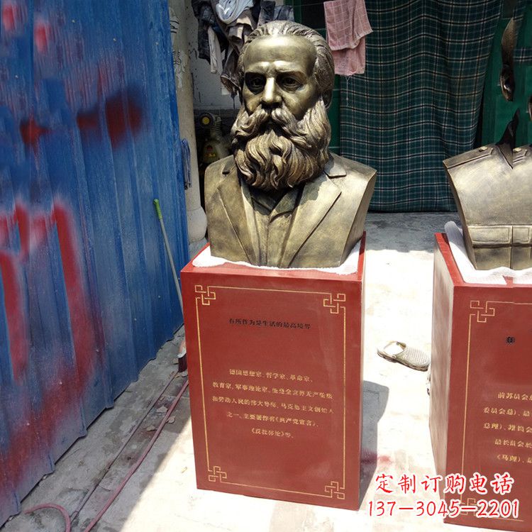 益阳玻璃钢仿铜马克思雕塑——缅怀伟大思想家
