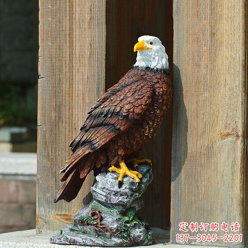 益阳玻璃钢老鹰雕塑——传递自然之美