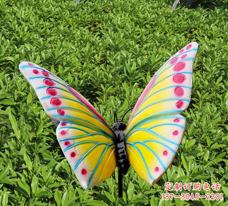 益阳蝴蝶之舞公园草丛雕塑
