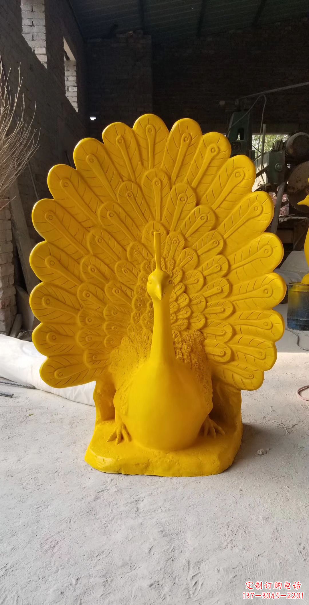 益阳玻璃钢制作的孔雀雕塑