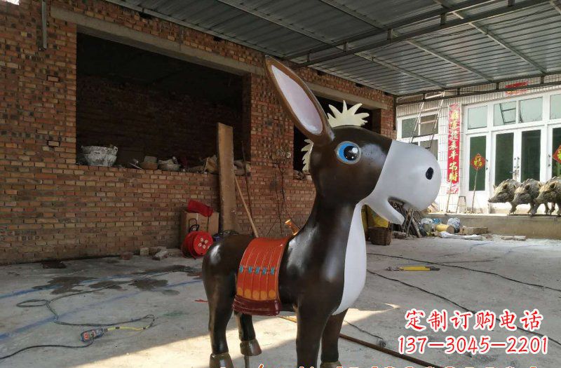 益阳玻璃钢毛驴雕塑一种抒情的艺术形式