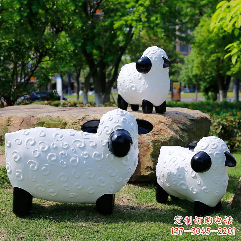 益阳玻璃钢卡通动物雕塑,增添公园草坪韵味