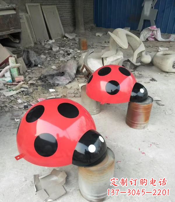 益阳玻璃钢制瓢虫雕塑绚丽多彩的公园景观摆件