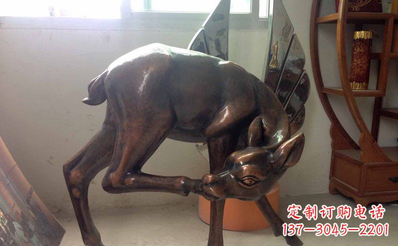 益阳玻璃钢小鹿仿铜动物雕塑
