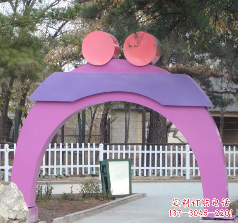 益阳不锈钢爱心拱门雕塑给城市艺术添彩