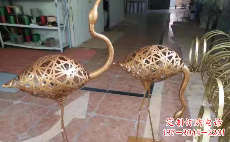 益阳仙鹤雕塑以不锈钢编制而成
