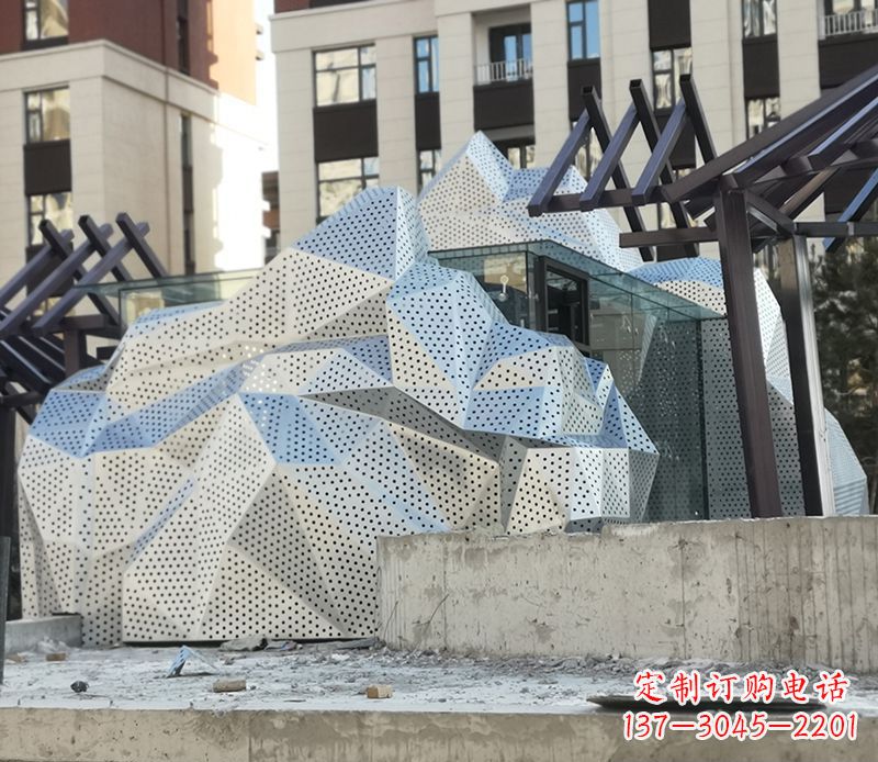 益阳不锈钢假山雕塑给空间带来更多活力