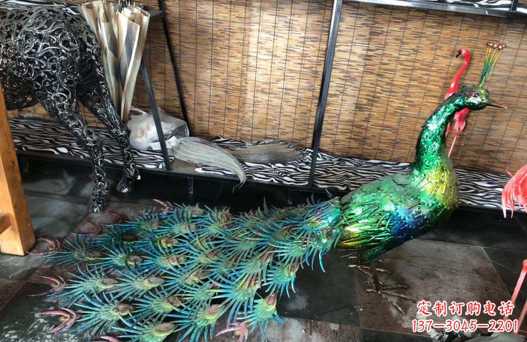 益阳不锈钢彩色景观孔雀雕塑
