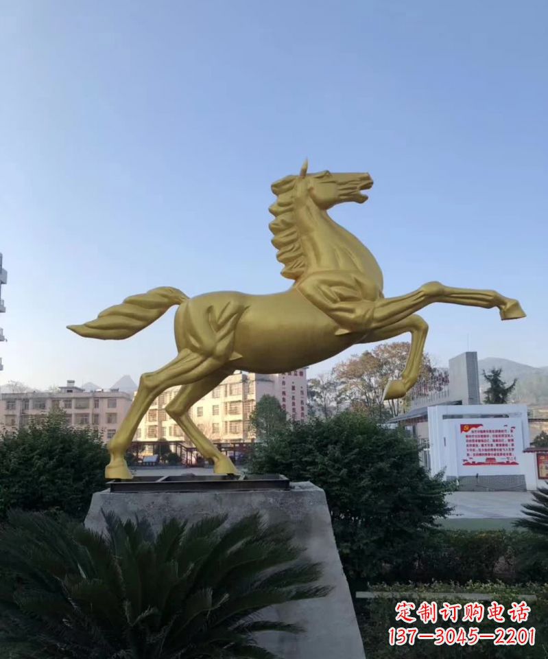 益阳不锈钢城市广场的马雕塑——一个给城市带来新鲜感的艺术作品