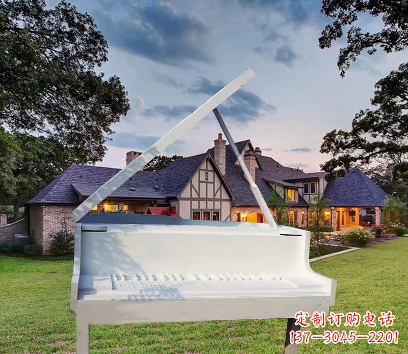 益阳钢琴雕塑——点缀广场景观