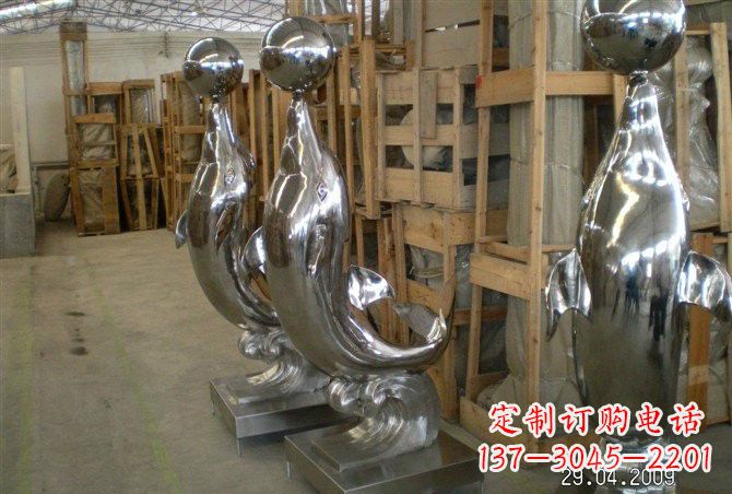 益阳不锈钢海豚顶球雕塑