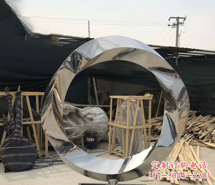 益阳不锈钢抽象镜面圆环雕塑