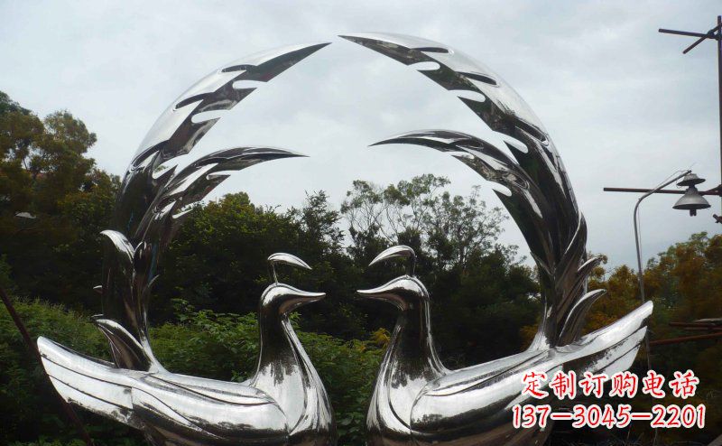 益阳不锈钢制作的孔雀雕塑