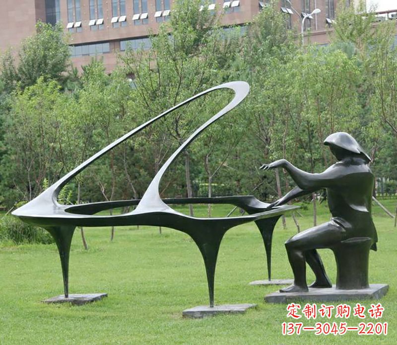 益阳不锈钢钢琴雕塑——激发人们心中的音乐