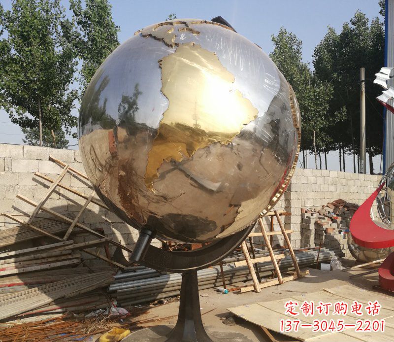 益阳不锈钢地球仪校园中的精美雕塑