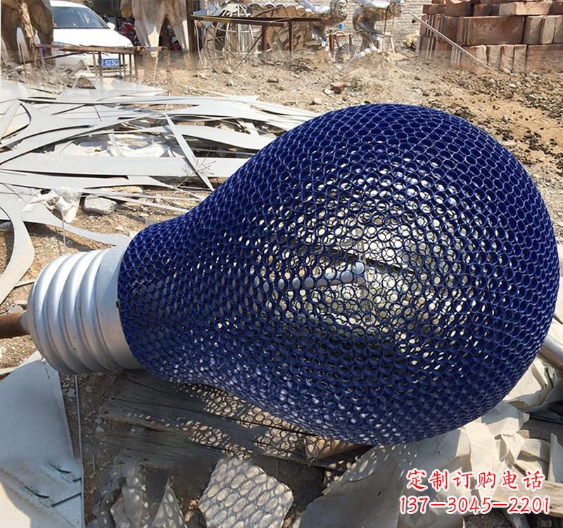 益阳不锈钢灯泡雕塑灯光下的美丽之美