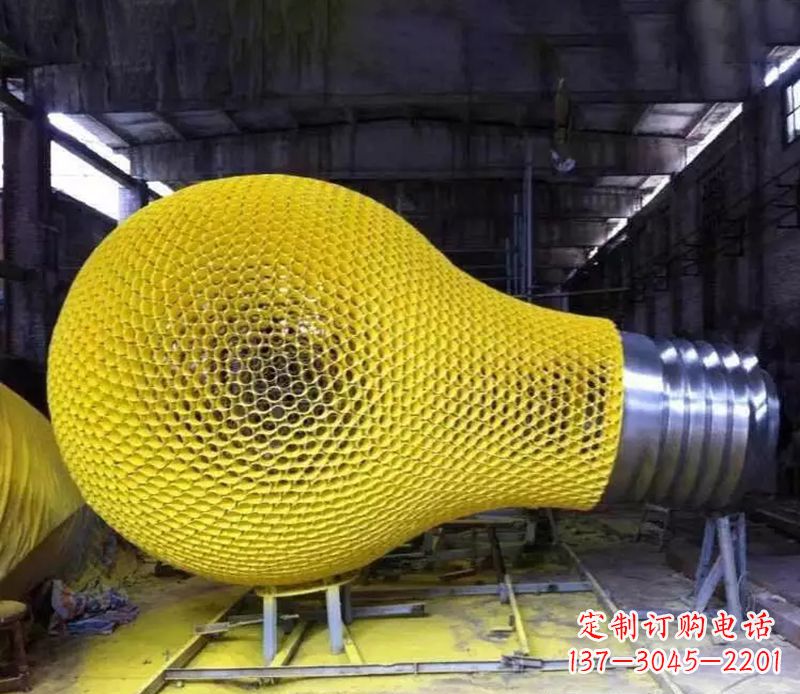 益阳新题目不锈钢灯泡雕塑精致的艺术珍品