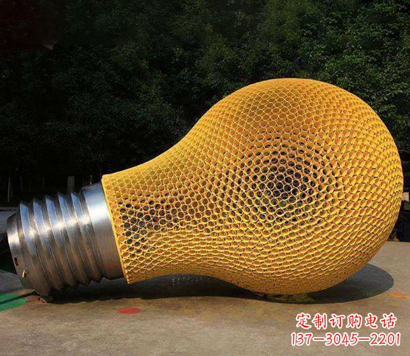 益阳不锈钢灯泡雕塑灯光下的美丽