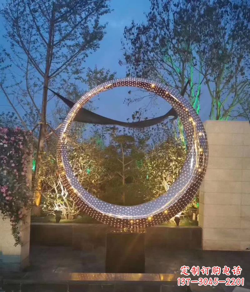 益阳不锈钢圆环雕塑艺术与环境的完美结合