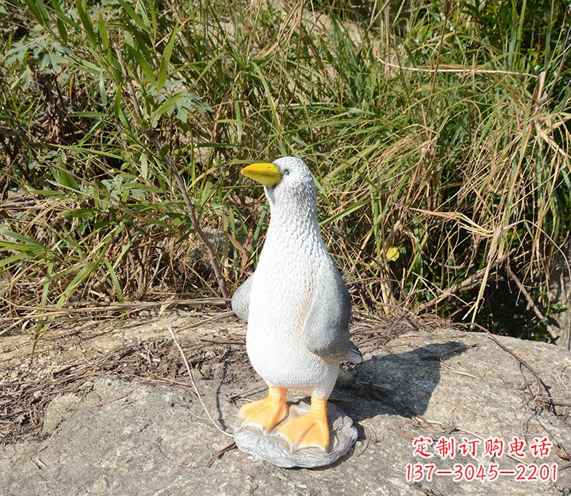 益阳和平鸽雕塑传递和平的美丽象征