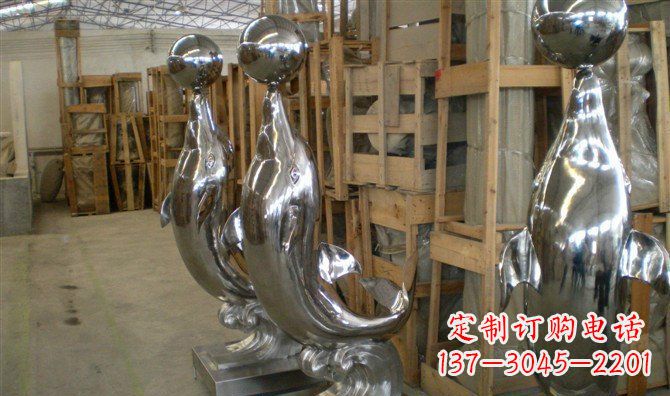 益阳不锈钢顶球海豚雕塑融合精美艺术与实用功能