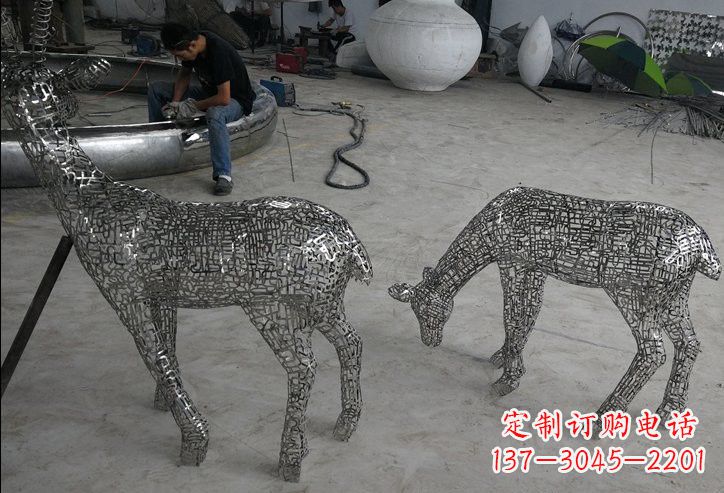 益阳不锈钢动物镂空鹿雕塑精美的艺术品