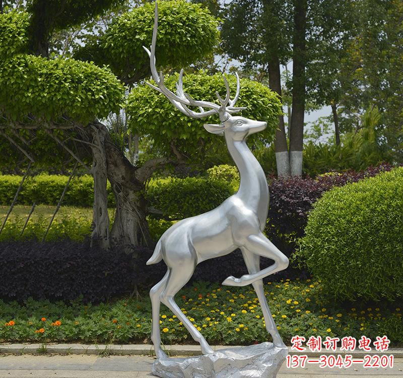 益阳不锈钢梅花鹿雕塑艺术与自然的完美结合