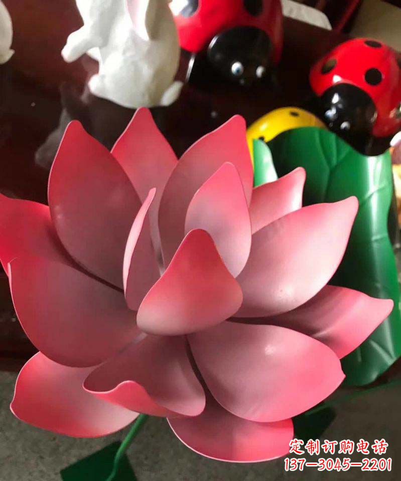 益阳不锈钢荷花雕塑古典之美永恒不变