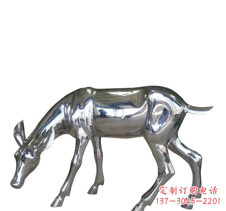 益阳不锈钢公园草坪上的鹿雕塑——让美景更加完美
