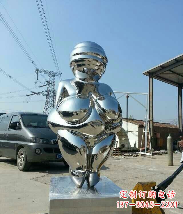 益阳女性之美不锈钢公园的女人雕塑